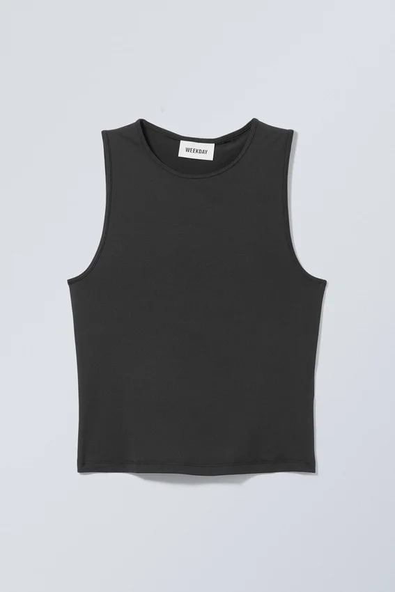 Eng anliegendes Tanktop – Schwarz Eng anliegendes Tanktop – Schwarz