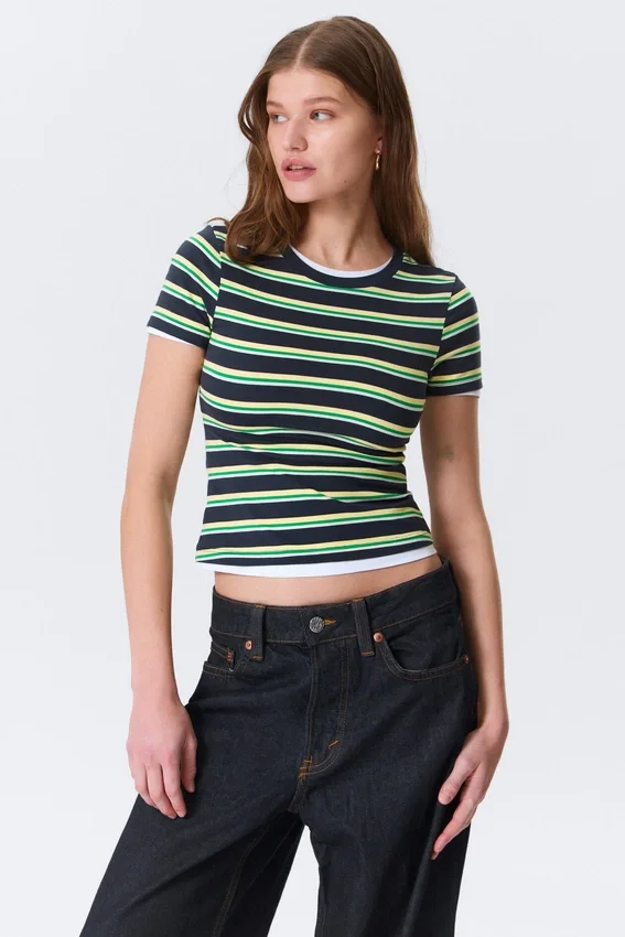 Enges Mini-T-Shirt – marineblau/grün gestreift Enges Mini-T-Shirt – marineblau/grün gestreift