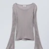 Enora Transparentes Langarmshirt – Hellgrau Enora Transparentes Langarmshirt – Hellgrau