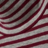 Figurbetontes gestreiftes Rollkragenoberteil – graue und rote Streifen Figurbetontes gestreiftes Rollkragenoberteil – graue und rote Streifen