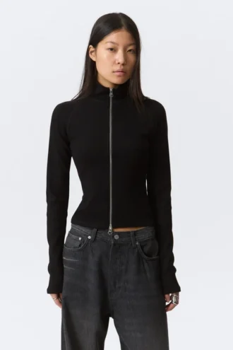 Figurbetontes Langarmshirt mit Stehkragen und Reißverschluss – Schwarz