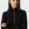 Figurbetontes Langarmshirt mit Stehkragen und Reißverschluss – Schwarz Figurbetontes Langarmshirt mit Stehkragen und Reißverschluss – Schwarz