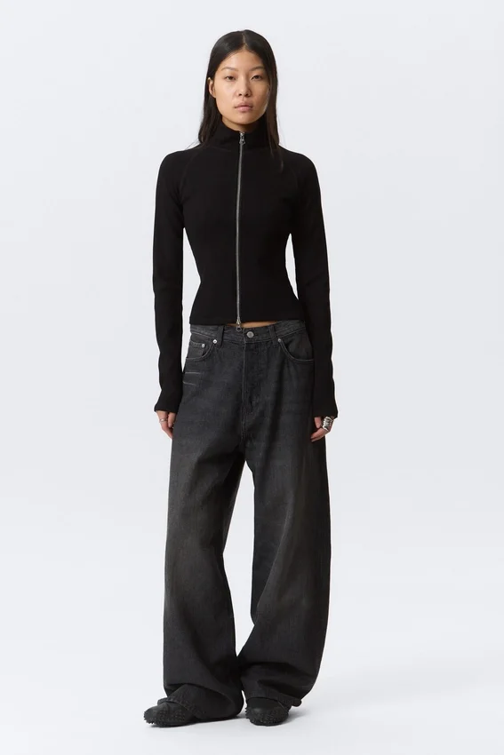 Figurbetontes Langarmshirt mit Stehkragen und Reißverschluss – Schwarz Figurbetontes Langarmshirt mit Stehkragen und Reißverschluss – Schwarz