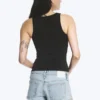 Figurbetontes Tanktop mit Haken- und Ösenverschluss – Schwarz Figurbetontes Tanktop mit Haken- und Ösenverschluss – Schwarz