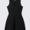 Fit-and-Flare-Kleid aus Scuba-Stoff mit V-Ausschnitt – Schwarz Fit-and-Flare-Kleid aus Scuba-Stoff mit V-Ausschnitt – Schwarz