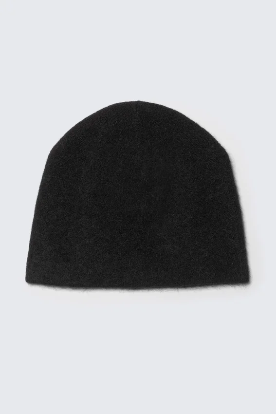 Flauschige Mütze – Schwarz Flauschige Mütze – Schwarz