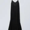 Fließendes Maxikleid – Schwarz Fließendes Maxikleid – Schwarz