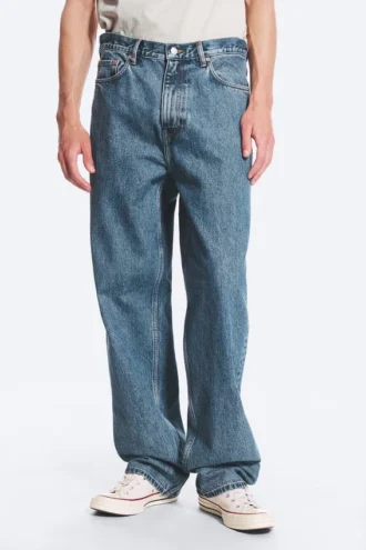 Galaxy Mid Rise Loose Straight Jeans – 90S Blue – Mittelblau Galaxy Mid Rise Loose Straight Jeans – 90S Blue – Mittelblau