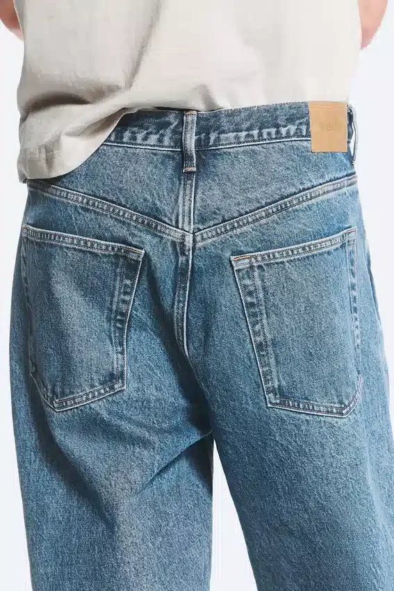 Galaxy Mid Rise Loose Straight Jeans – 90S Blue – Mittelblau Galaxy Mid Rise Loose Straight Jeans – 90S Blue – Mittelblau