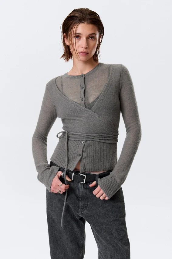 Geknöpfte Strickjacke aus Wollmischung mit Wickeleffekt – Grau Geknöpfte Strickjacke aus Wollmischung mit Wickeleffekt – Grau