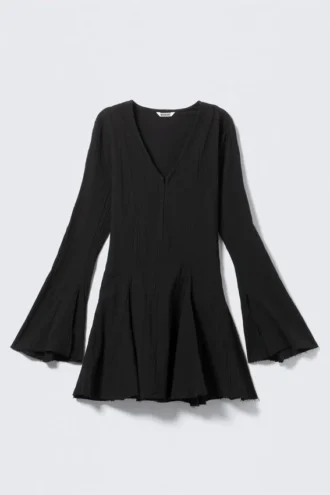 Gekräuseltes Minikleid mit langen Ärmeln – Schwarz