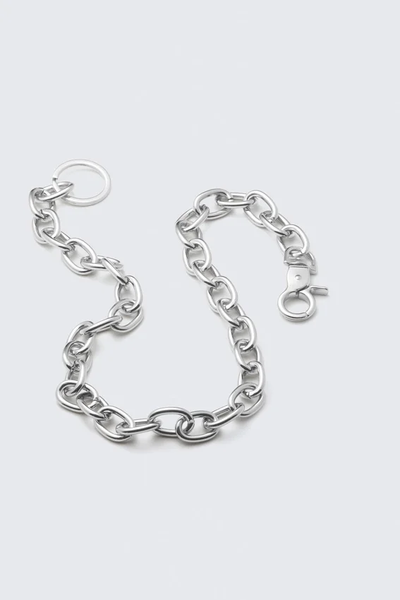 Geldbörsenkette aus Metallgliedern – Silber Geldbörsenkette aus Metallgliedern – Silber