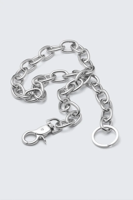 Geldbörsenkette aus Metallgliedern – Silber Geldbörsenkette aus Metallgliedern – Silber