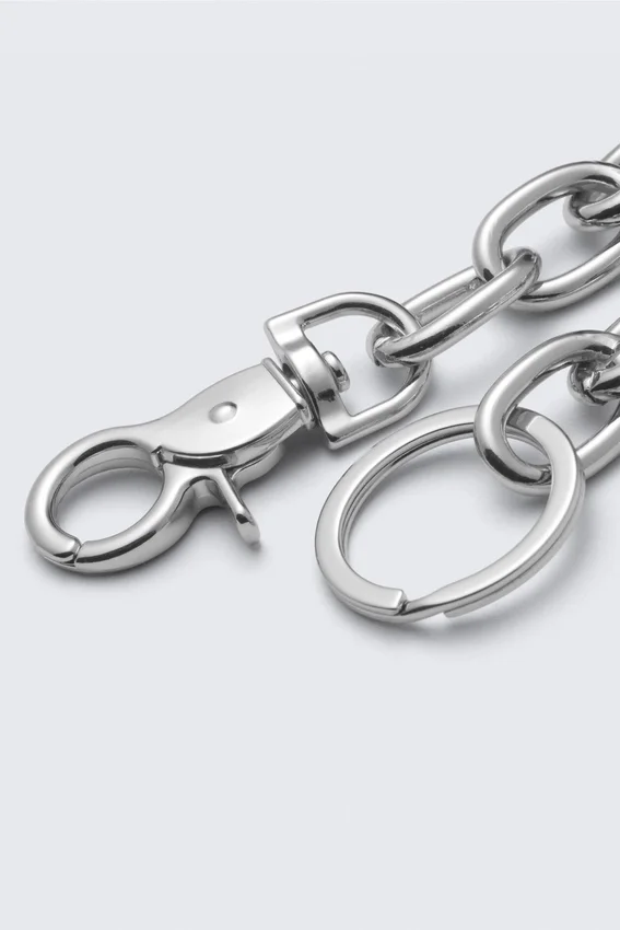 Geldbörsenkette aus Metallgliedern – Silber Geldbörsenkette aus Metallgliedern – Silber
