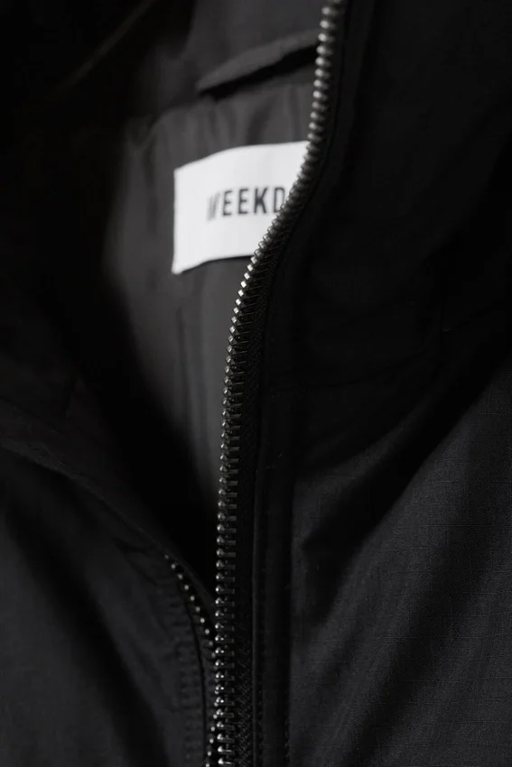 Gepolsterte Daunenjacke mit Kapuze – Schwarz Gepolsterte Daunenjacke mit Kapuze – Schwarz