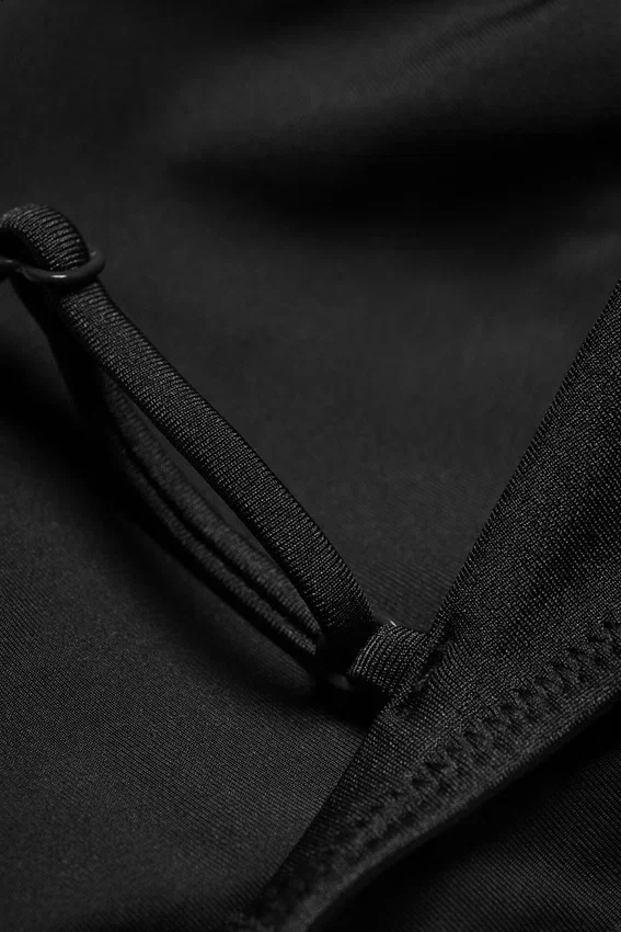 Gepolstertes Bikini-Oberteil mit Bindeband – Schwarz Gepolstertes Bikini-Oberteil mit Bindeband – Schwarz