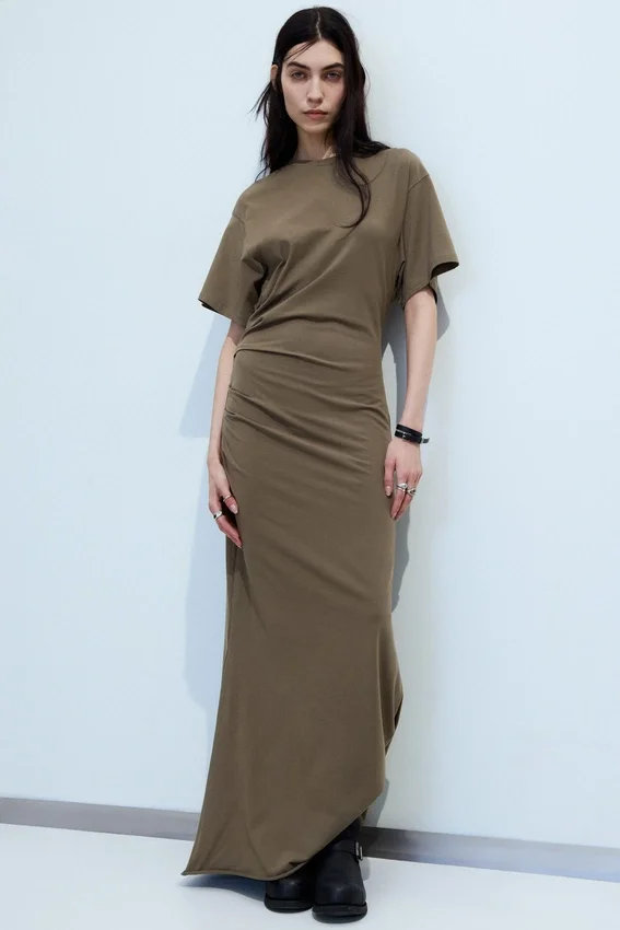 Gerafftes kurzärmeliges Maxikleid – Dark Mole Gerafftes kurzärmeliges Maxikleid – Dark Mole