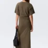 Gerafftes kurzärmeliges Maxikleid – Dark Mole Gerafftes kurzärmeliges Maxikleid – Dark Mole