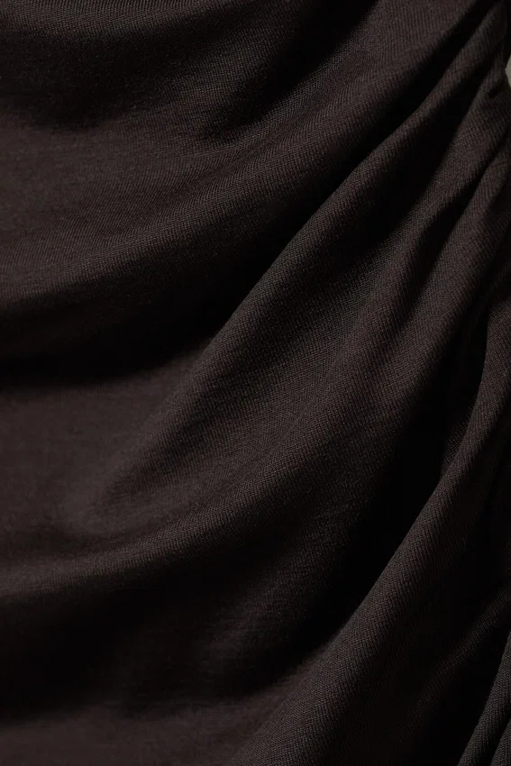 Gerafftes Minikleid mit langen Ärmeln – Dunkelbraun Gerafftes Minikleid mit langen Ärmeln – Dunkelbraun