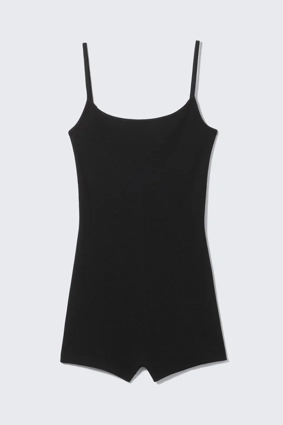 Gerippter, figurbetonter Jumpsuit – Schwarz Gerippter, figurbetonter Jumpsuit – Schwarz