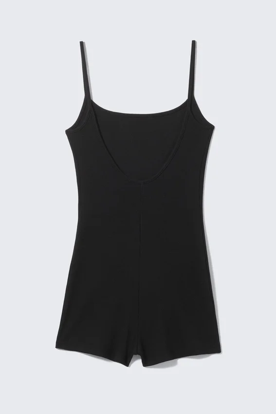 Gerippter, figurbetonter Jumpsuit – Schwarz Gerippter, figurbetonter Jumpsuit – Schwarz