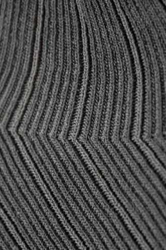 Gerippter, figurbetonter Rollkragenpullover – gestreift, dunkelgrau meliert