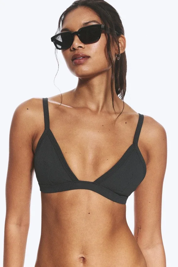 Geripptes Bikini-Oberteil mit V-Ausschnitt – Dunkelgrau Geripptes Bikini-Oberteil mit V-Ausschnitt – Dunkelgrau