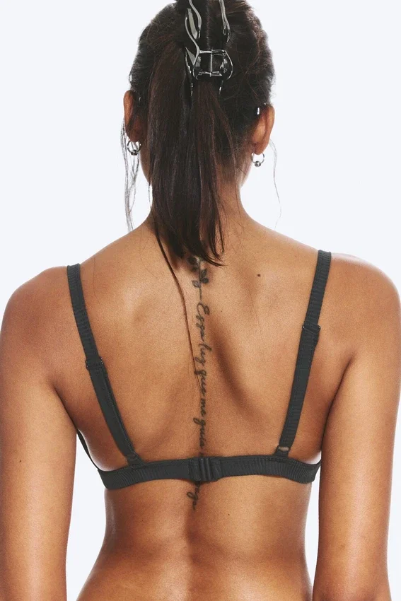 Geripptes Bikini-Oberteil mit V-Ausschnitt – Dunkelgrau Geripptes Bikini-Oberteil mit V-Ausschnitt – Dunkelgrau