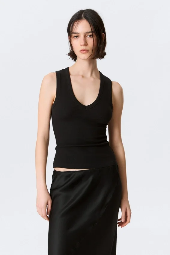 Geripptes Tanktop mit V-Ausschnitt – Schwarz Geripptes Tanktop mit V-Ausschnitt – Schwarz