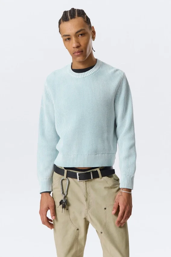 Geschrumpfter Strickpullover aus Baumwolle – gewaschen, hellblau Geschrumpfter Strickpullover aus Baumwolle – gewaschen, hellblau
