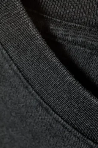 Geschrumpftes Baumwoll-T-Shirt mit kurzen Ärmeln – gewaschen, schwarz