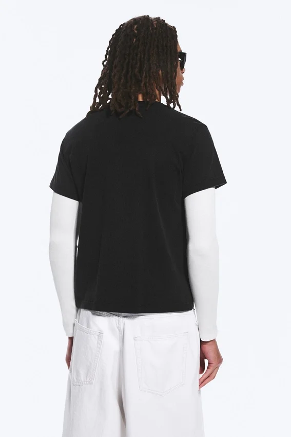 Geschrumpftes, doppellagiges T-Shirt – Schwarz & Weiß Geschrumpftes, doppellagiges T-Shirt – Schwarz & Weiß