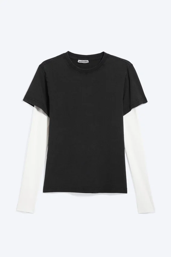 Geschrumpftes, doppellagiges T-Shirt – Schwarz & Weiß Geschrumpftes, doppellagiges T-Shirt – Schwarz & Weiß