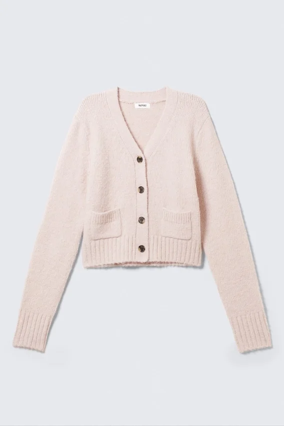 Gestreifte Strickjacke mit V-Ausschnitt – Hellrosa Gestreifte Strickjacke mit V-Ausschnitt – Hellrosa