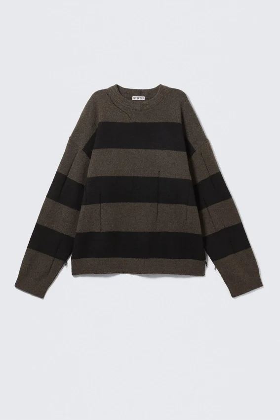 Gestreifter Strickpullover im Used-Look – braune und schwarze Streifen Gestreifter Strickpullover im Used-Look – braune und schwarze Streifen
