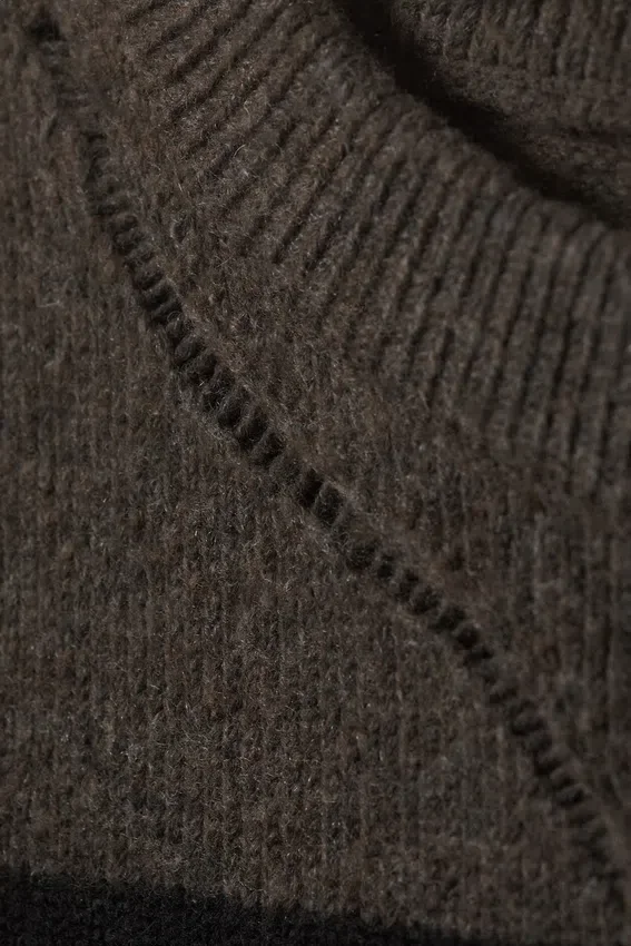 Gestreifter Strickpullover im Used-Look – braune und schwarze Streifen Gestreifter Strickpullover im Used-Look – braune und schwarze Streifen