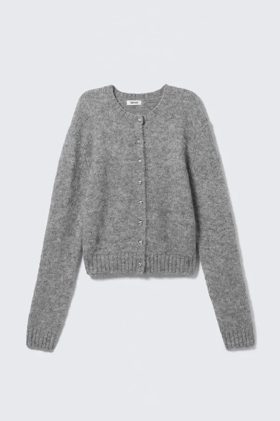 Gestrickte Strickjacke mit Knöpfen und gebürsteter Oberfläche – Grau meliert Gestrickte Strickjacke mit Knöpfen und gebürsteter Oberfläche – Grau meliert