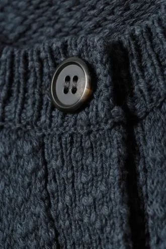 Gestrickte Weste mit Einreiher-Schluss – Dunkelblau