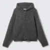 Gestrickter, kastenförmiger Kapuzenpullover aus Wollmischung mit Reißverschluss – Dunkelgrau Gestrickter, kastenförmiger Kapuzenpullover aus Wollmischung mit Reißverschluss – Dunkelgrau