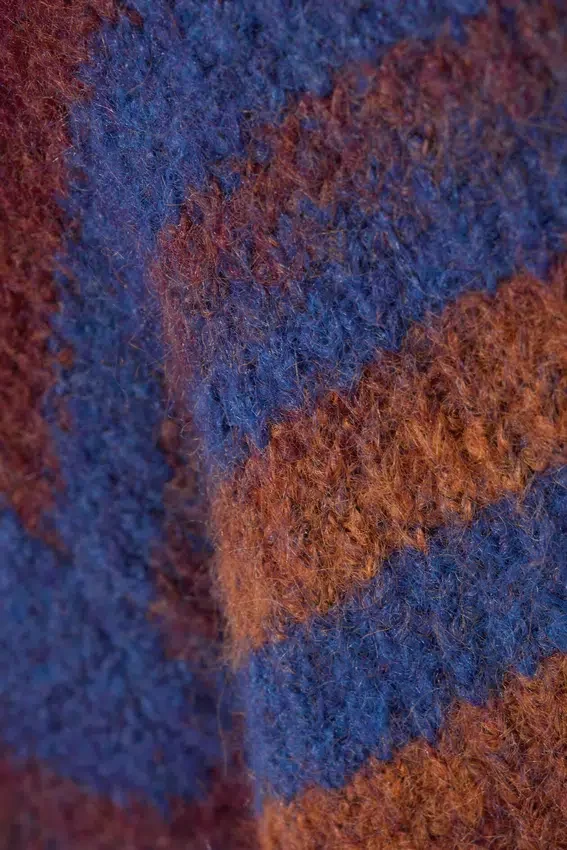 Gestrickter Space-Dye-Pullover mit Rundhalsausschnitt – Orange mit mehreren Streifen Gestrickter Space-Dye-Pullover mit Rundhalsausschnitt – Orange mit mehreren Streifen