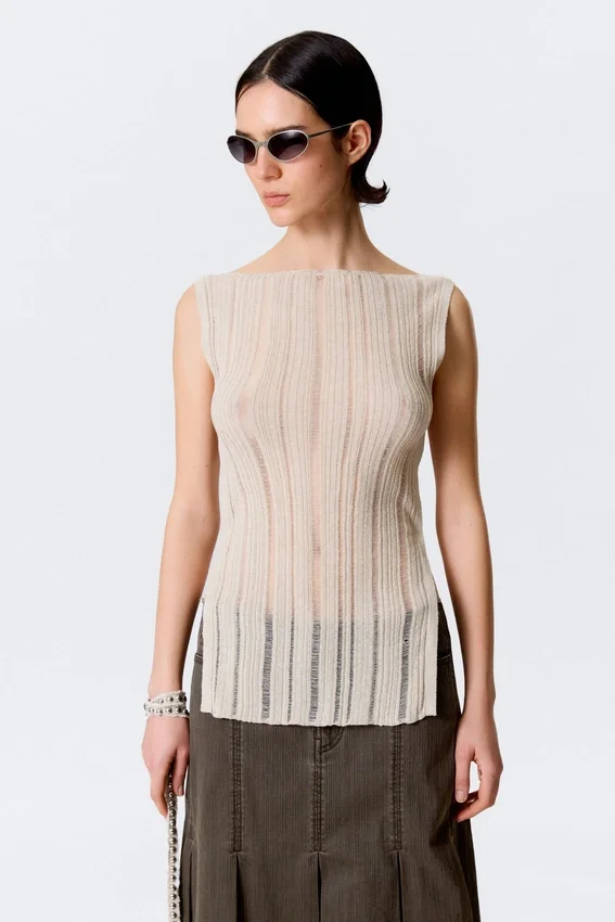 Gestricktes Tanktop mit U-Boot-Ausschnitt – Hellbeige Gestricktes Tanktop mit U-Boot-Ausschnitt – Hellbeige