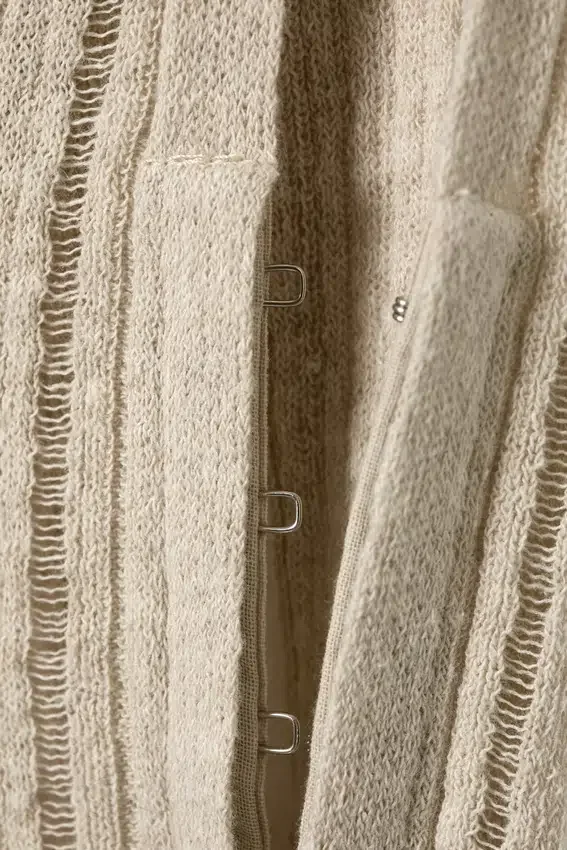 Gestricktes Tanktop mit U-Boot-Ausschnitt – Hellbeige Gestricktes Tanktop mit U-Boot-Ausschnitt – Hellbeige