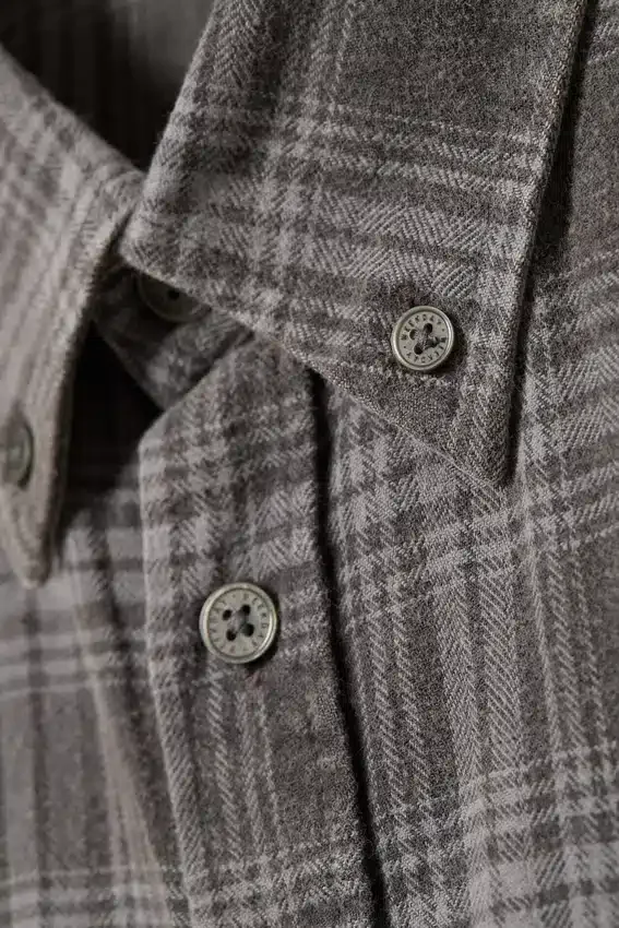 Gewaschenes Flanellhemd mit Karomuster und Knopfleiste – Checked Washed Grey Gewaschenes Flanellhemd mit Karomuster und Knopfleiste – Checked Washed Grey