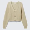Grob gestrickte, kurz geschnittene Strickjacke – Beige Grob gestrickte, kurz geschnittene Strickjacke – Beige