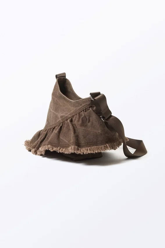 Handtasche aus Baumwoll-Canvas mit Rüschen – gewaschenes Dunkelbraun Handtasche aus Baumwoll-Canvas mit Rüschen – gewaschenes Dunkelbraun