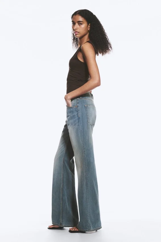 Helix Low Rise Regular Flared Jeans – Gloria Blue – Mittelblau Helix Low Rise Regular Flared Jeans – Gloria Blue – Mittelblau