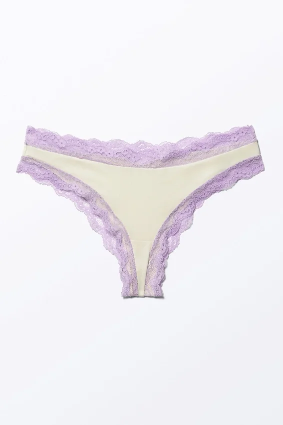 Hipster-Slip mit niedriger Taille und Spitze – Off-White & Lila Hipster-Slip mit niedriger Taille und Spitze – Off-White & Lila