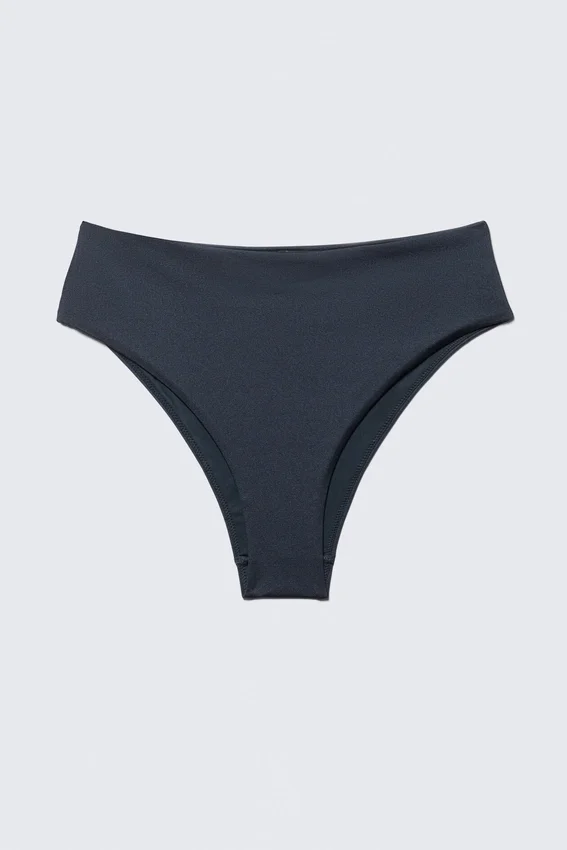 Hoch geschnittene Bikinihose im brasilianischen Stil – Dunkelblau Hoch geschnittene Bikinihose im brasilianischen Stil – Dunkelblau