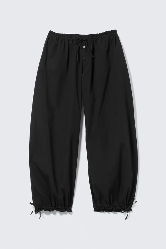 Hose mit niedriger Leibhöhe, Rüschen und Kordelzug – Schwarz Hose mit niedriger Leibhöhe, Rüschen und Kordelzug – Schwarz