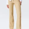 Hose mit niedriger Leibhöhe, schmalem Schnitt und ausgestelltem Bein – Beige Hose mit niedriger Leibhöhe, schmalem Schnitt und ausgestelltem Bein – Beige
